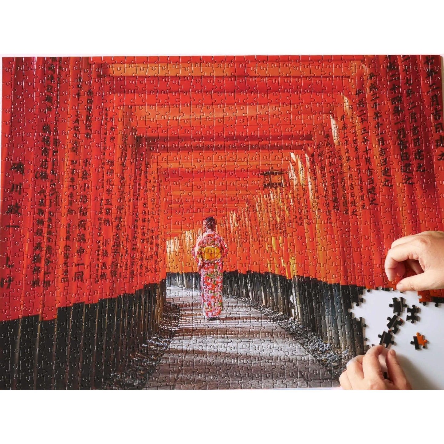 Japan's Most Famous Shinto Shrine 1000 Piece Jigsaw Puzzle Tuttle