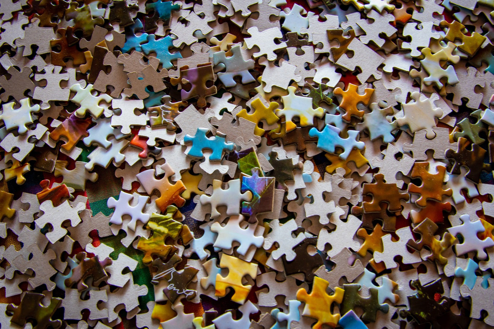 lots of jigsaw puzzle pieces